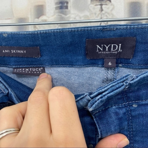 NYDJ Women Size 6 Blue Beach Polka Dot Ami Crop Skinny Jeans Mid Rise 27" Inseam - Picture 10 of 13